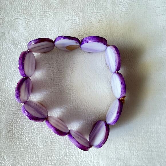 Pair of Vintage 1980s Sea Shell Clip On Earrings with Stretchy Bracelet - Picture 8 of 10